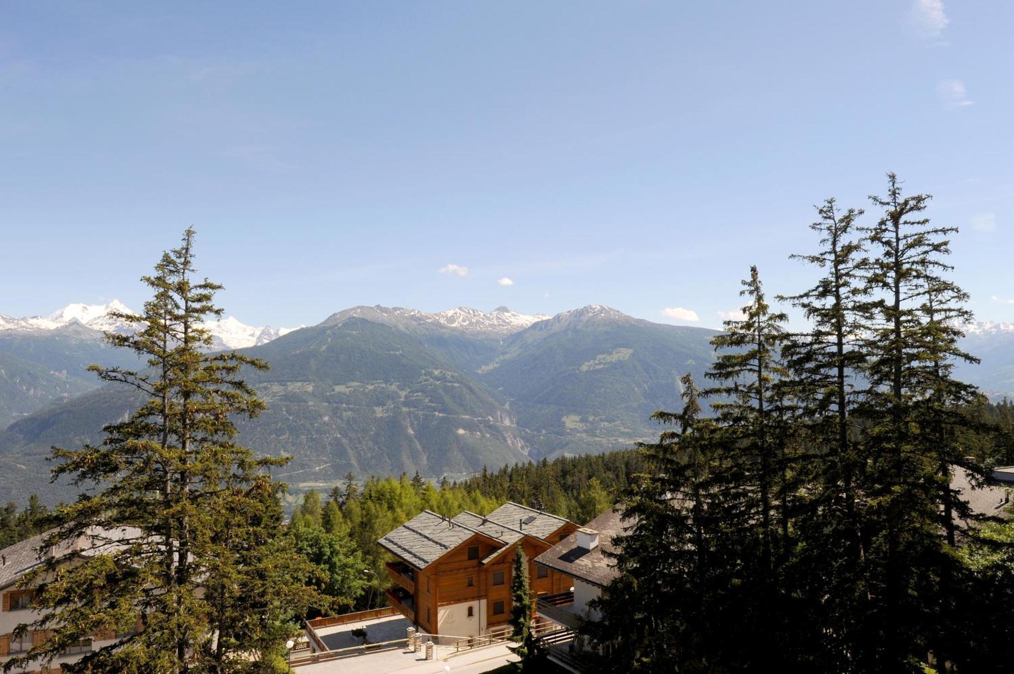 Aparthotel Helvetia Crans-Montana Room photo