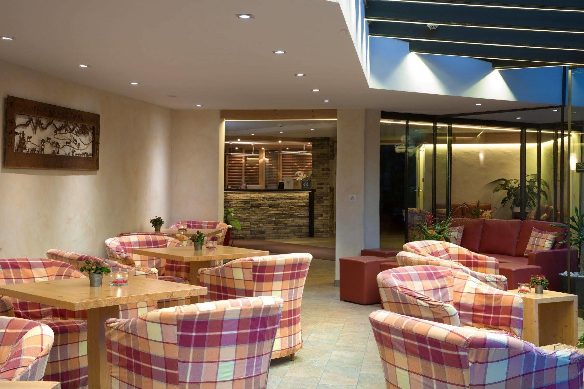 Aparthotel Helvetia Crans-Montana Exterior photo